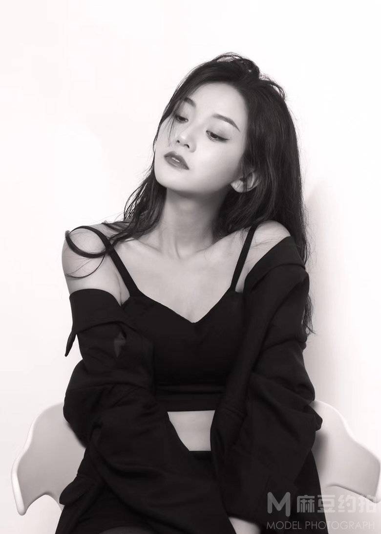 黑白模特