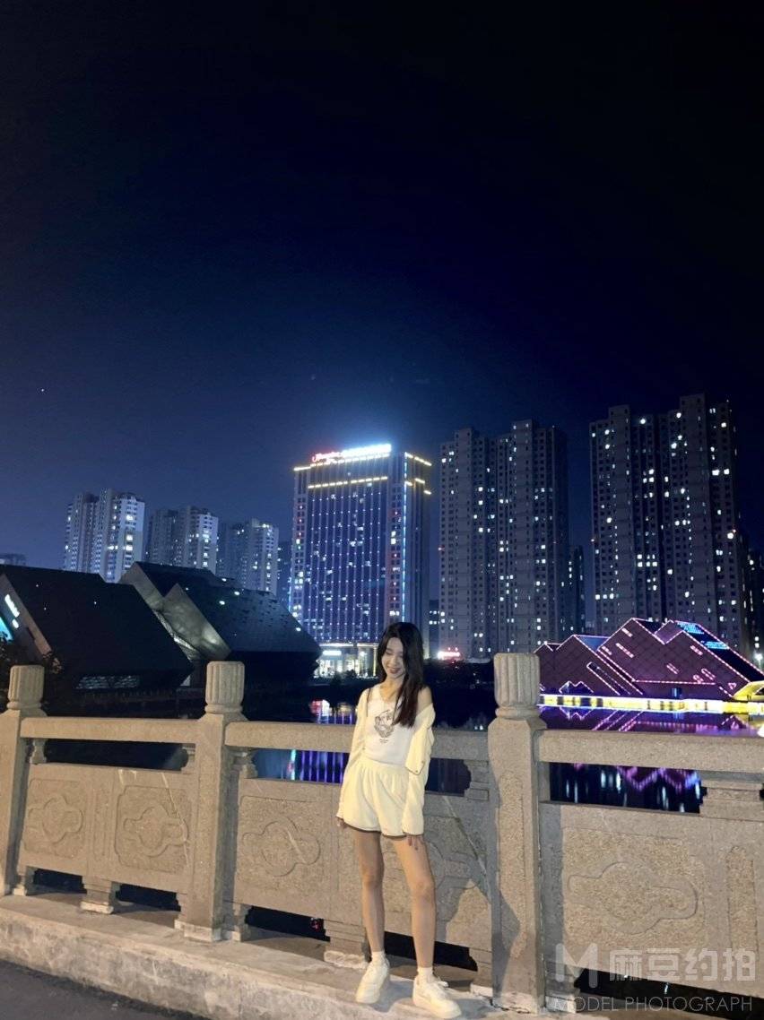 夜景模特