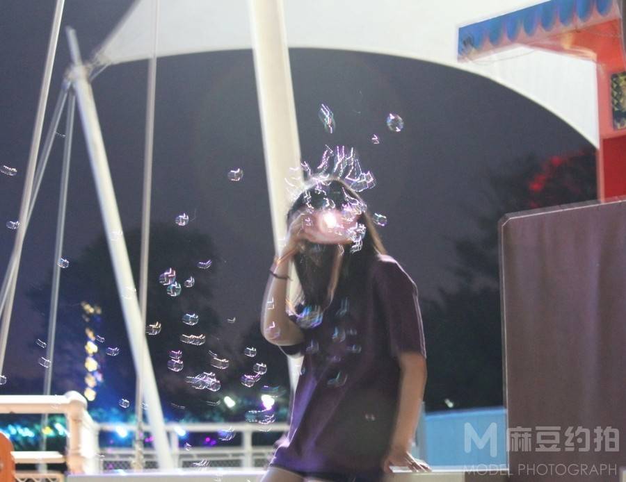 情绪模特