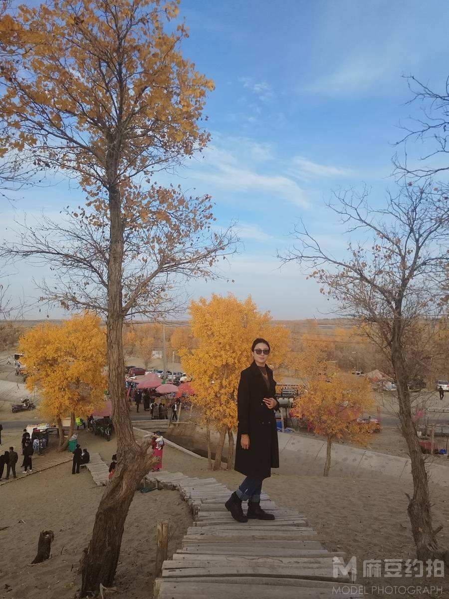 黑白模特