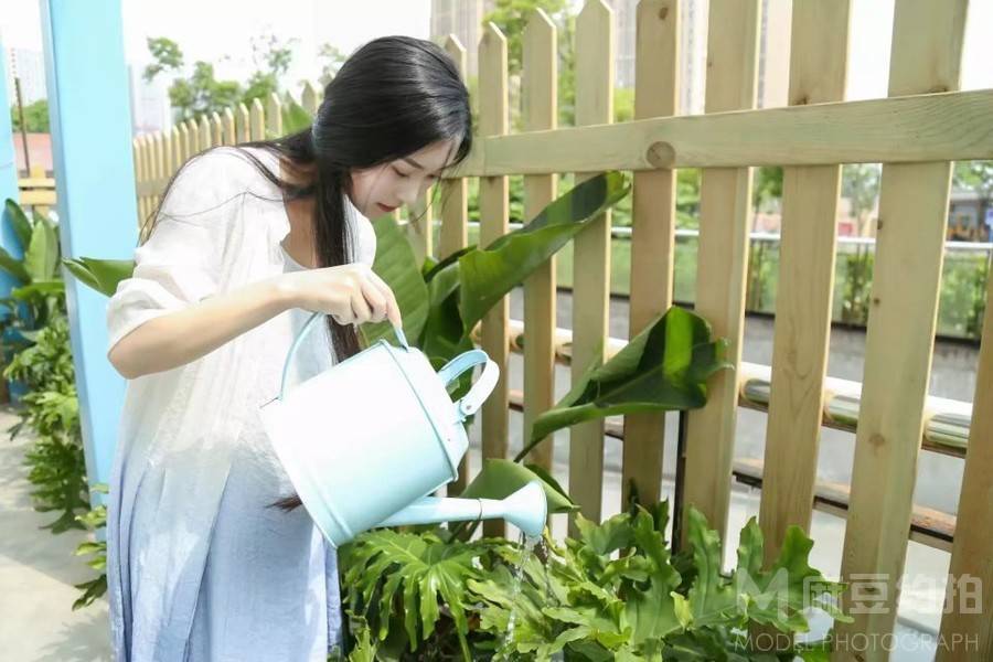 情绪模特