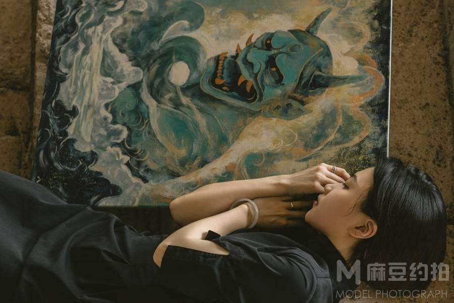 情绪模特