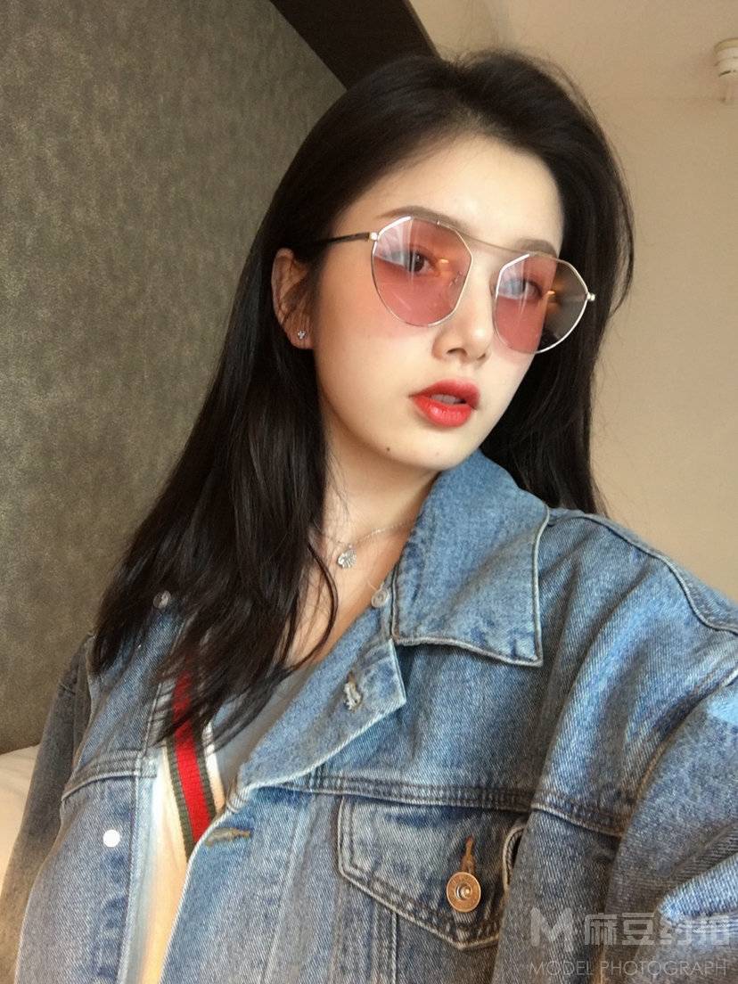 黑白模特