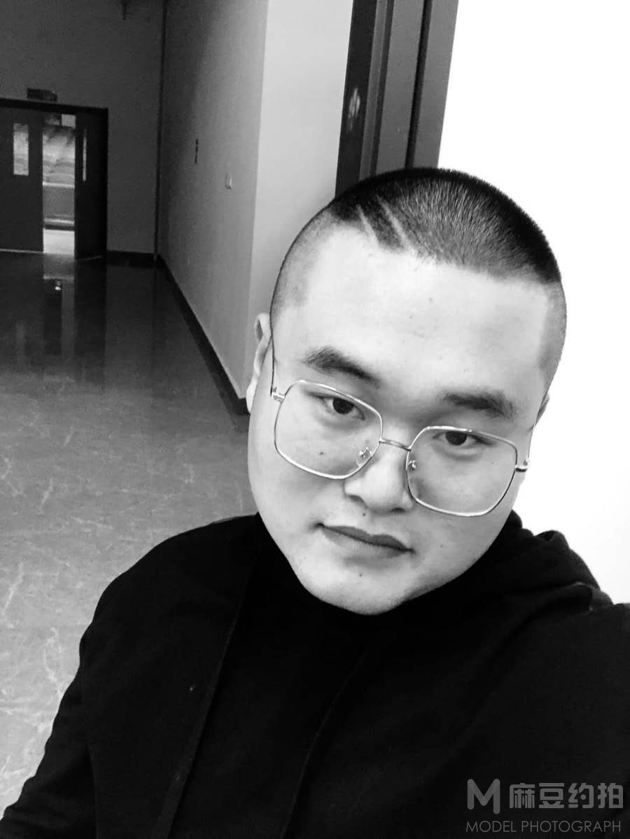 黑白模特