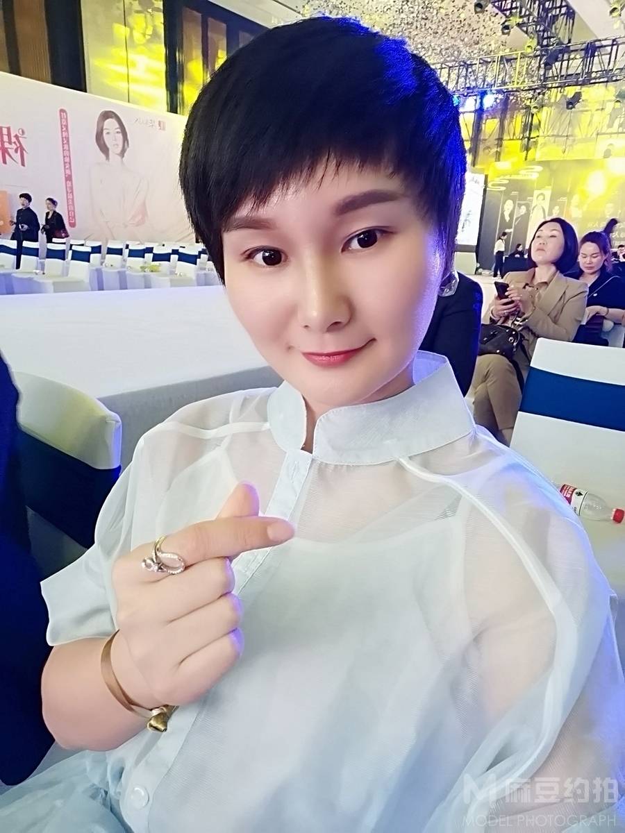 清新模特