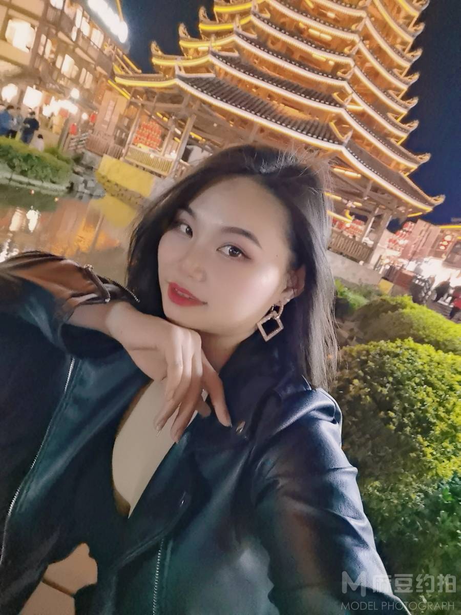 黑白模特