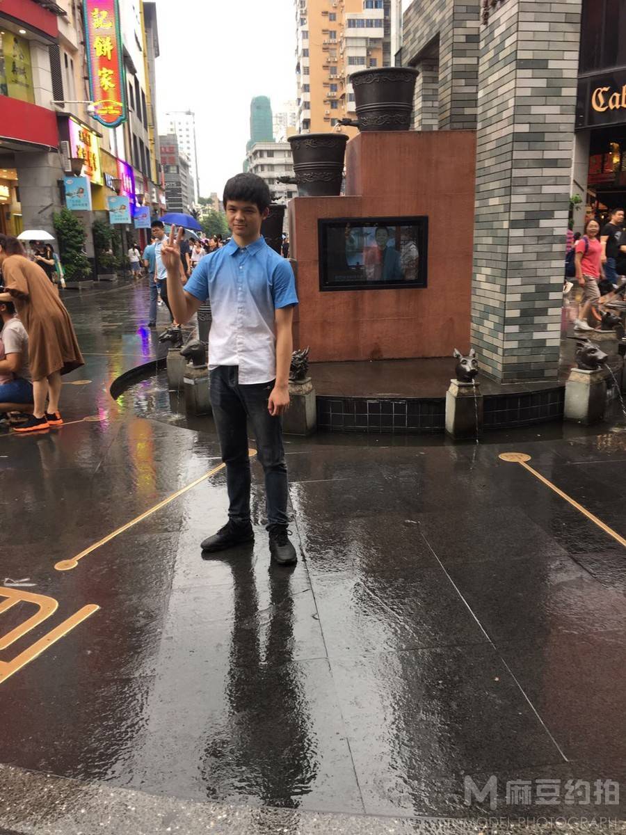 黑白模特