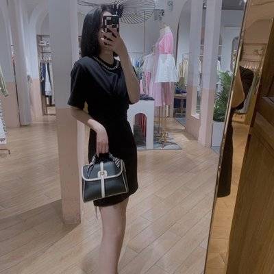 黑白模特