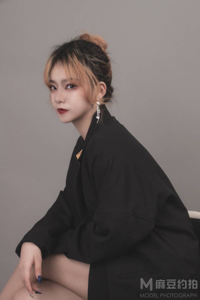 情绪模特