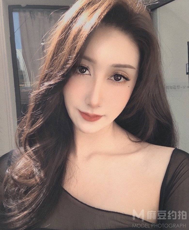黑白模特