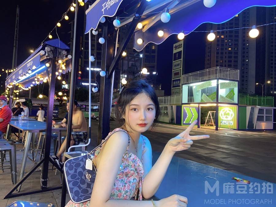 夜景模特