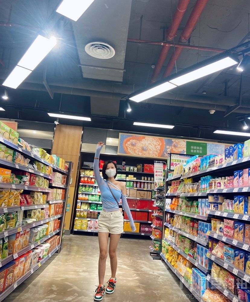 黑白模特