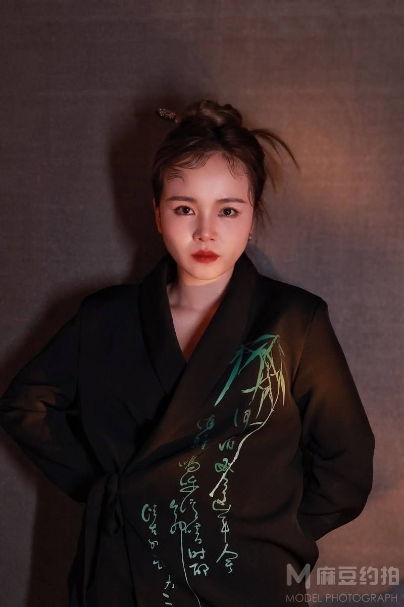 情绪模特