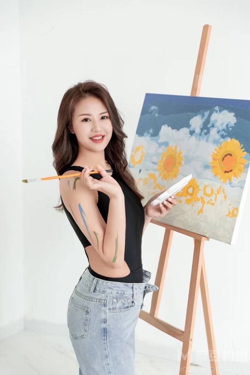 情绪模特