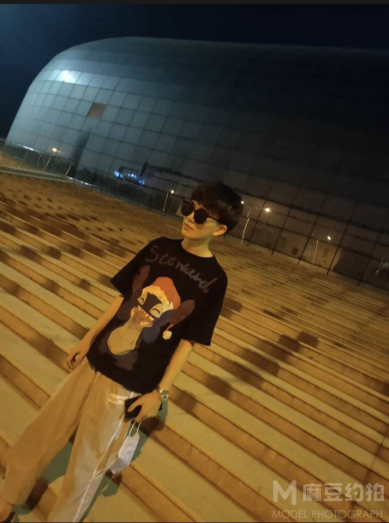 黑白模特