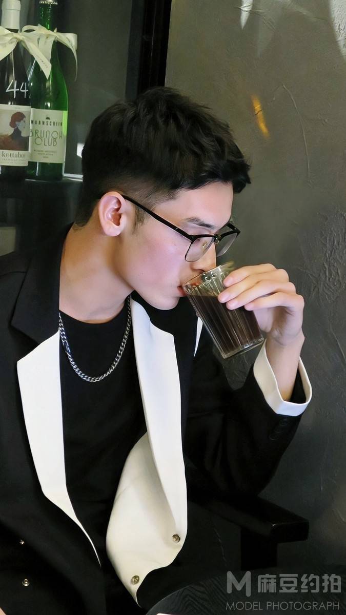 黑白模特
