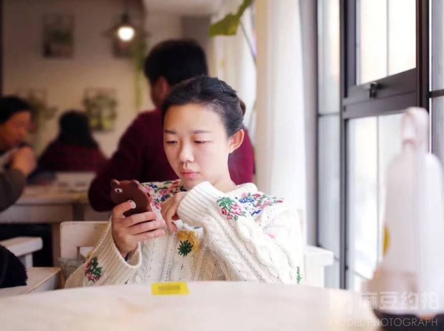 情绪模特