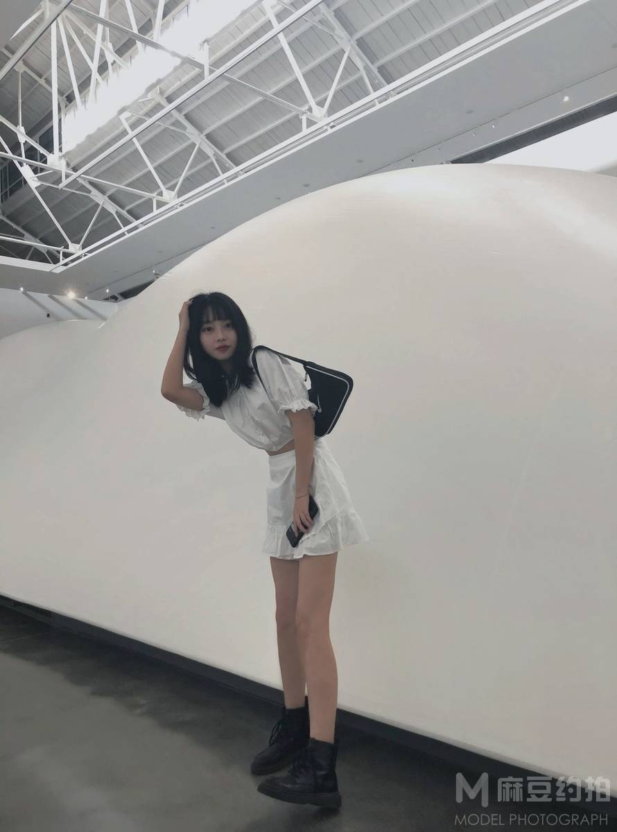 黑白模特