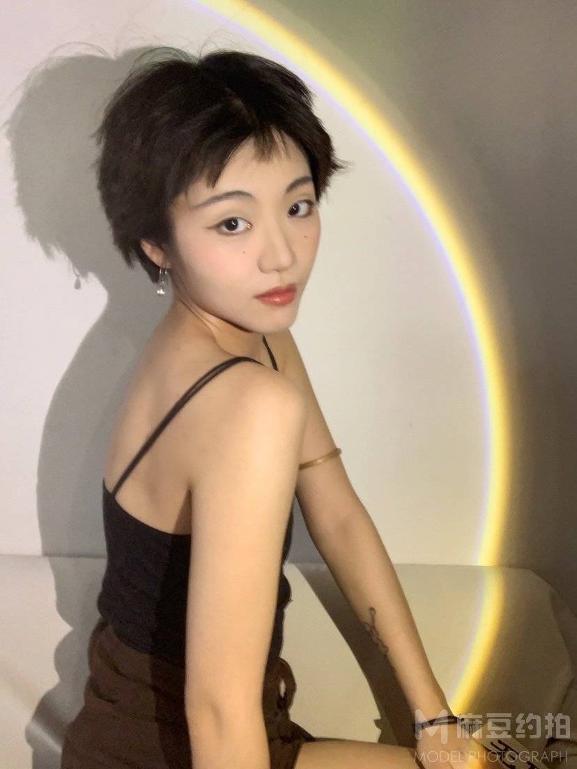 情绪模特