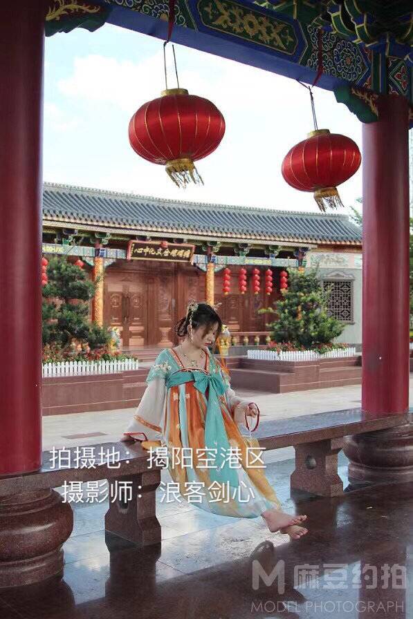 汉服模特