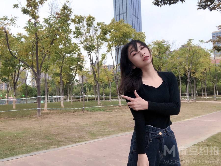 情绪模特