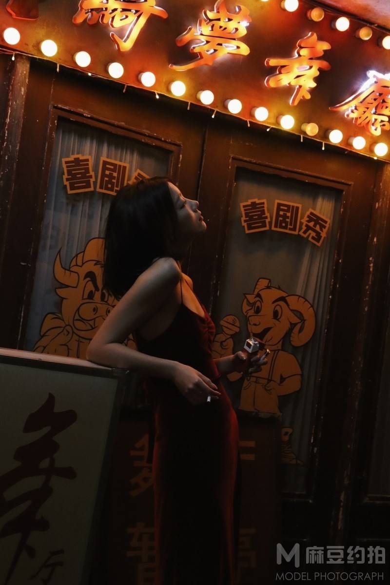 情绪模特