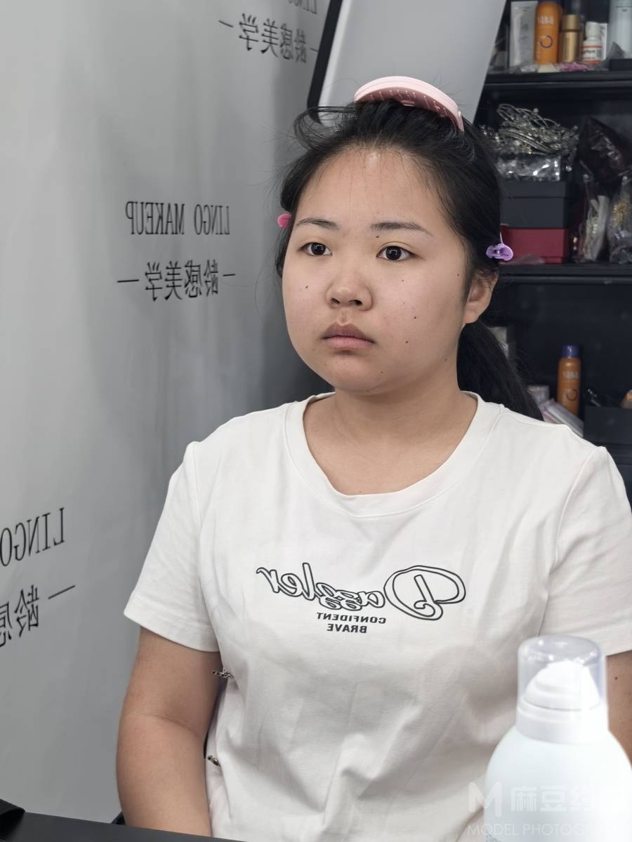 妆容模特