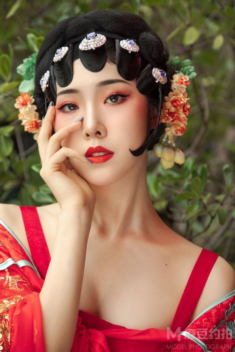 情绪模特