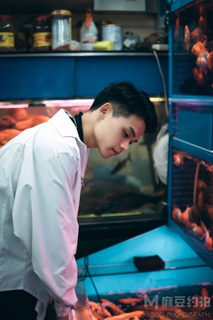情绪模特