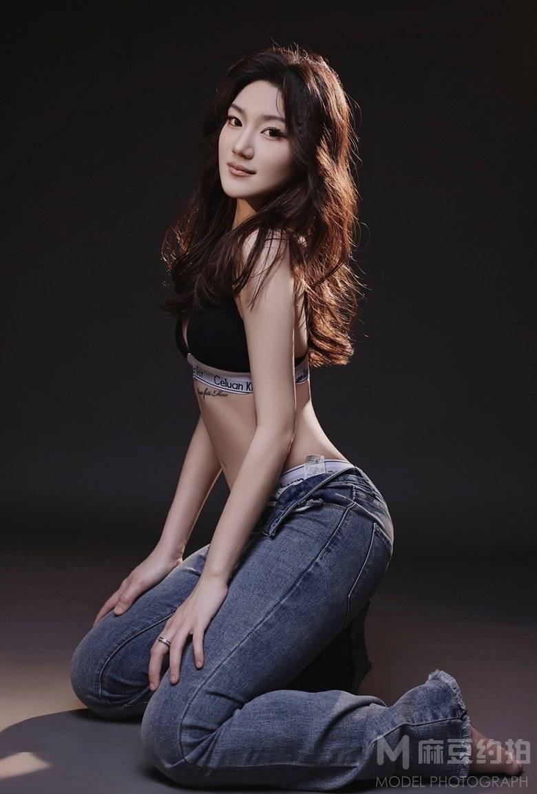 黑白模特