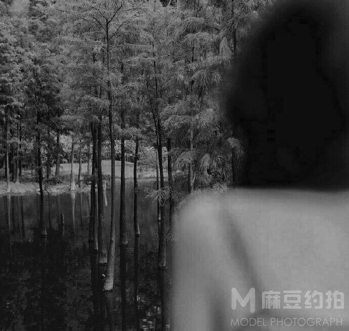 黑白模特