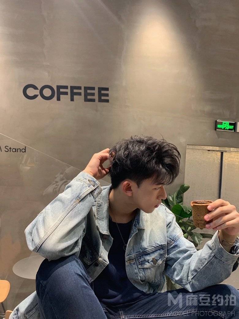 黑白模特