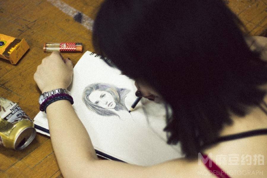 情绪模特