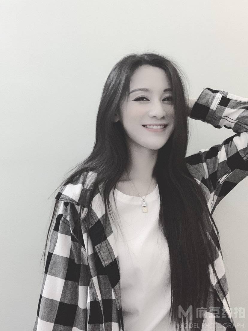 黑白模特