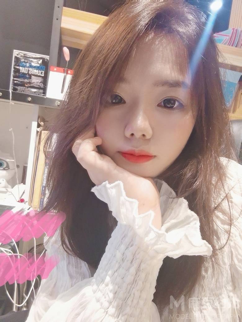 黑白模特