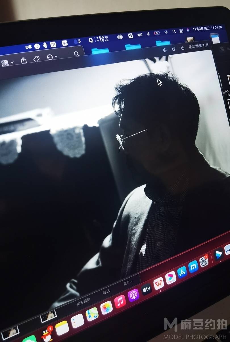 黑白模特
