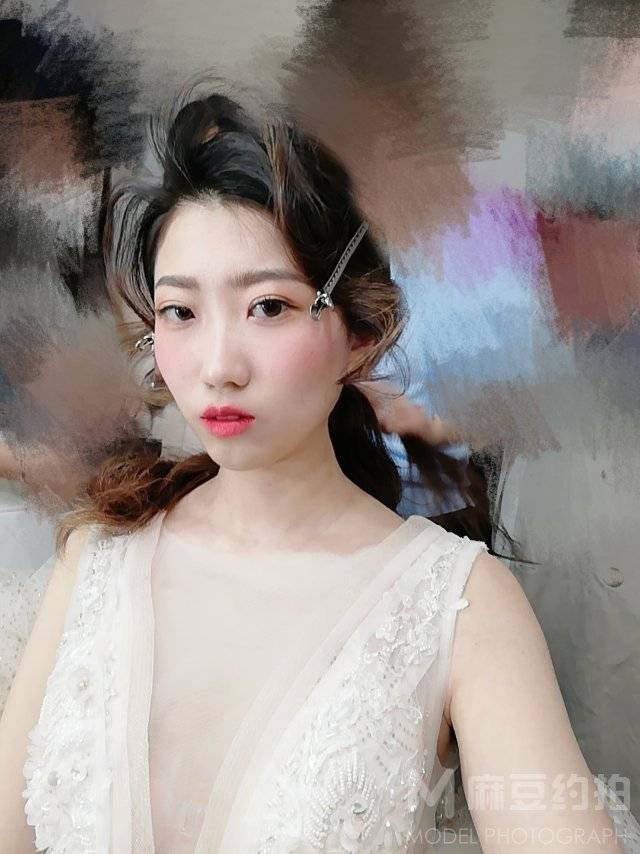 情绪模特