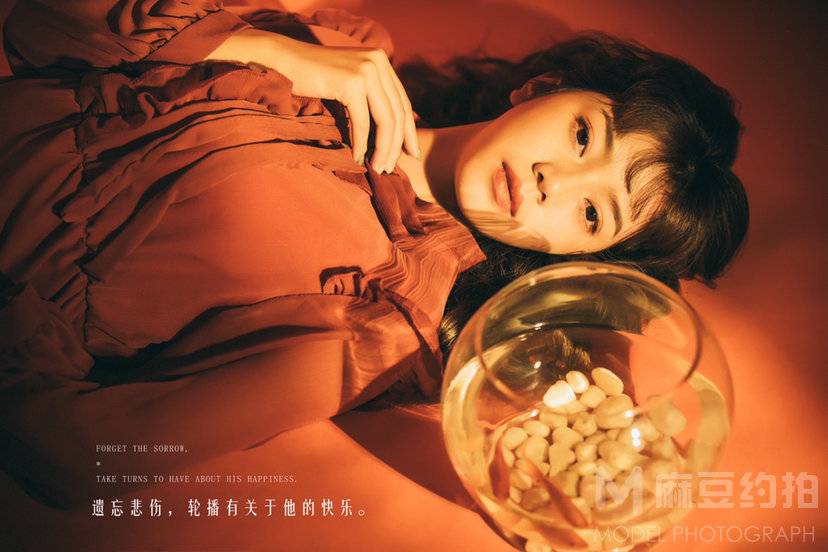 情绪模特