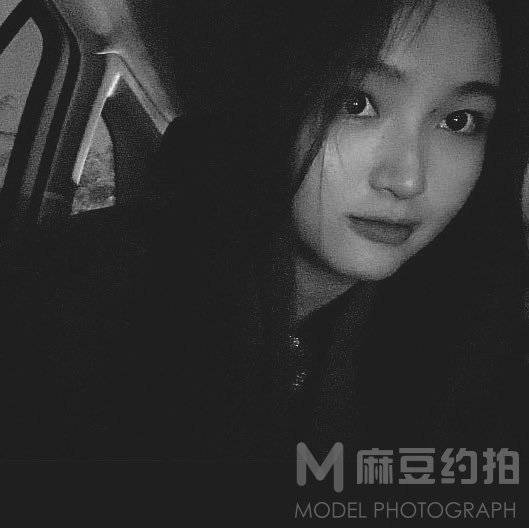 黑白模特