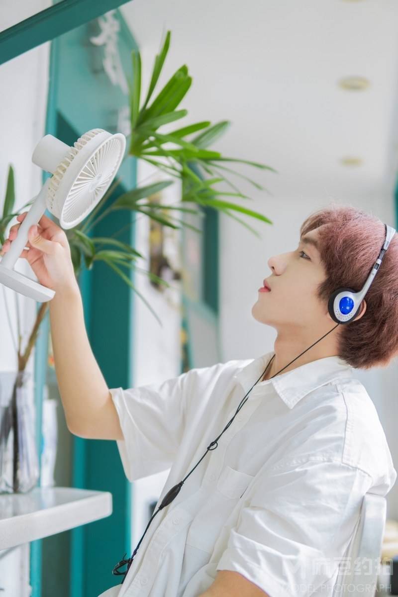情绪模特