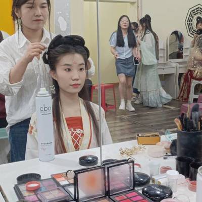 汉服模特