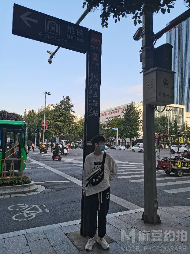 情绪模特