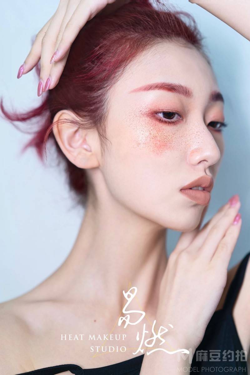 妆容模特