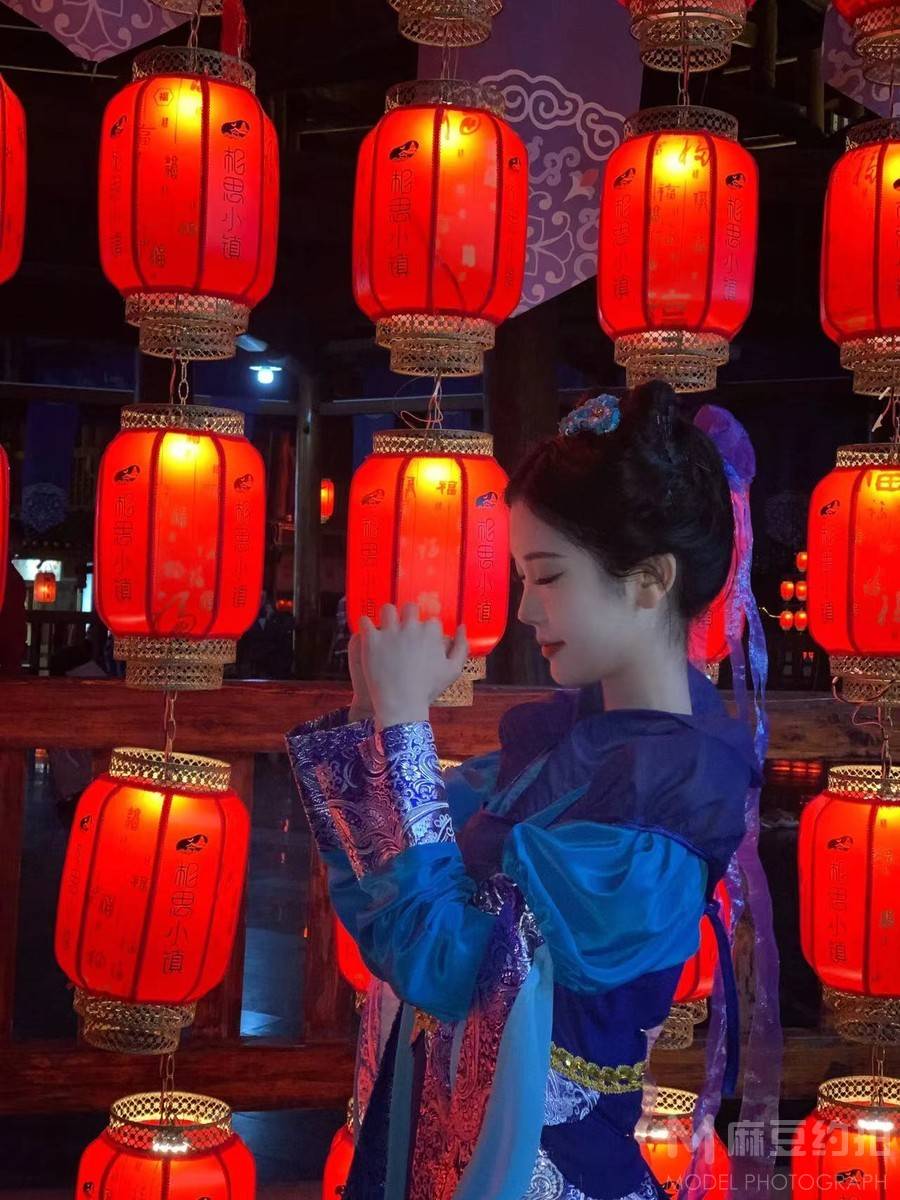 情绪模特