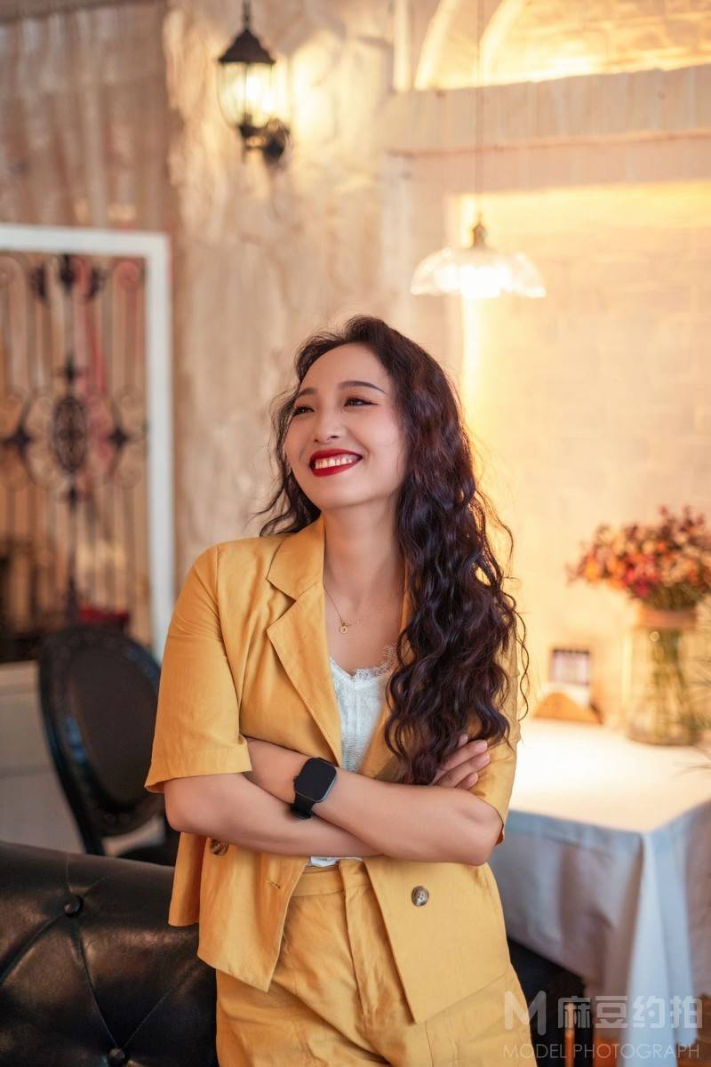 情绪模特