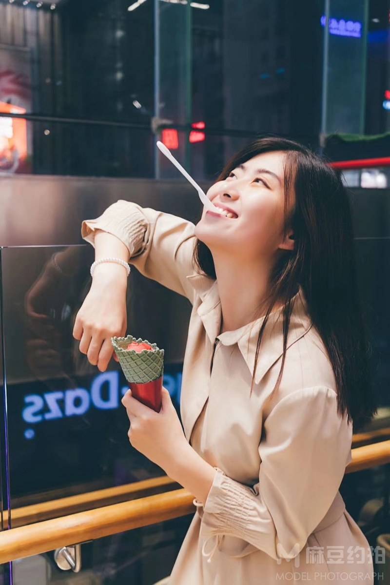 情绪模特