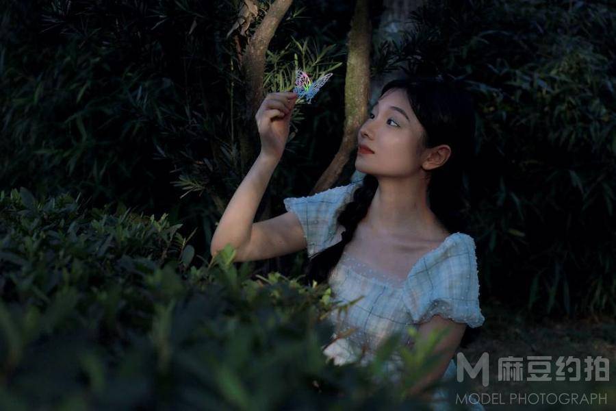 情绪模特