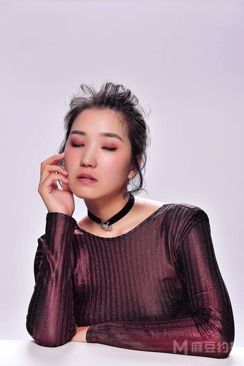 情绪模特