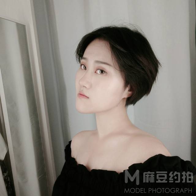 黑白模特