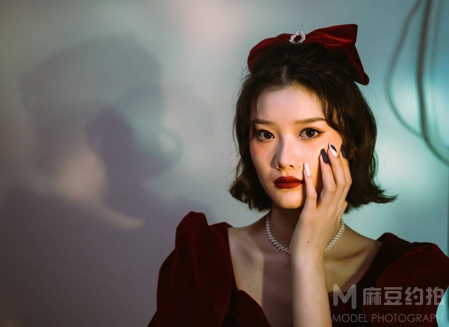 情绪模特